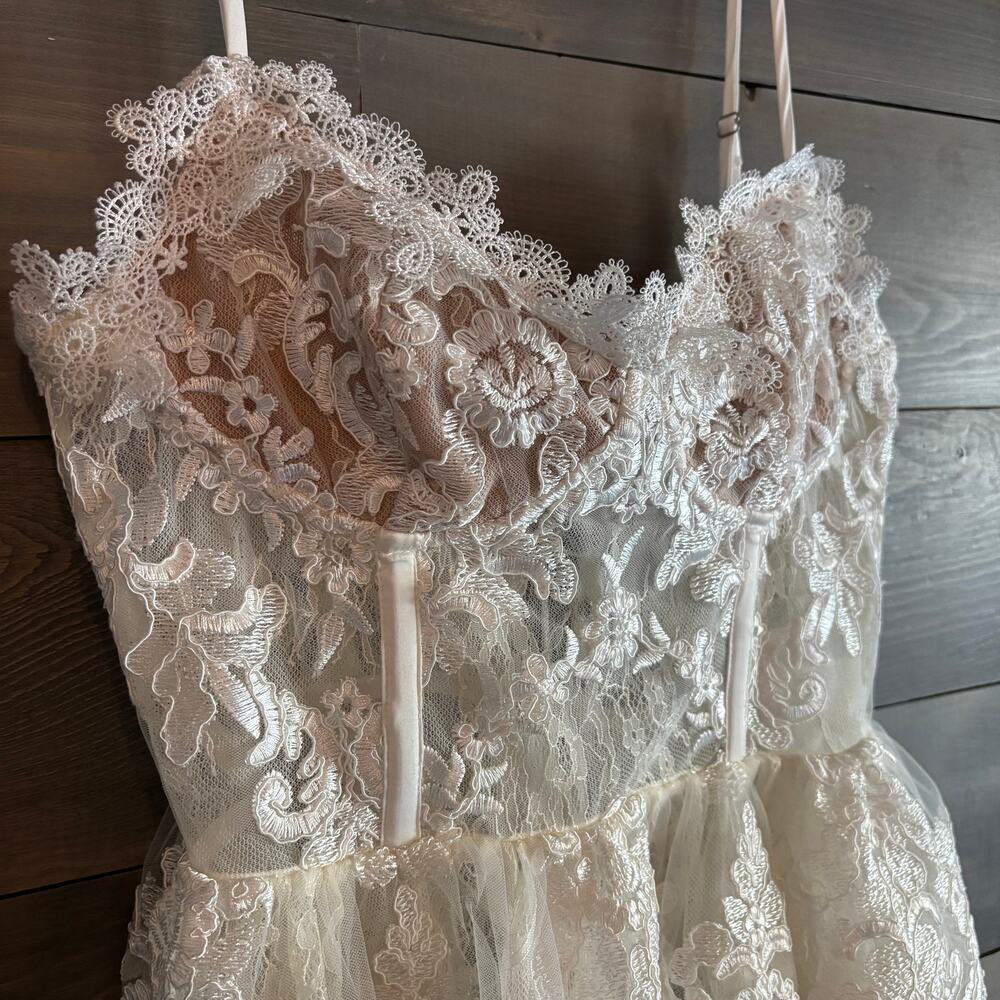 V. CHAPMAN x REVOLVE | Iris Lace Corset Top Ivory Size 0 Boned Peplum - Picture 3 of 8